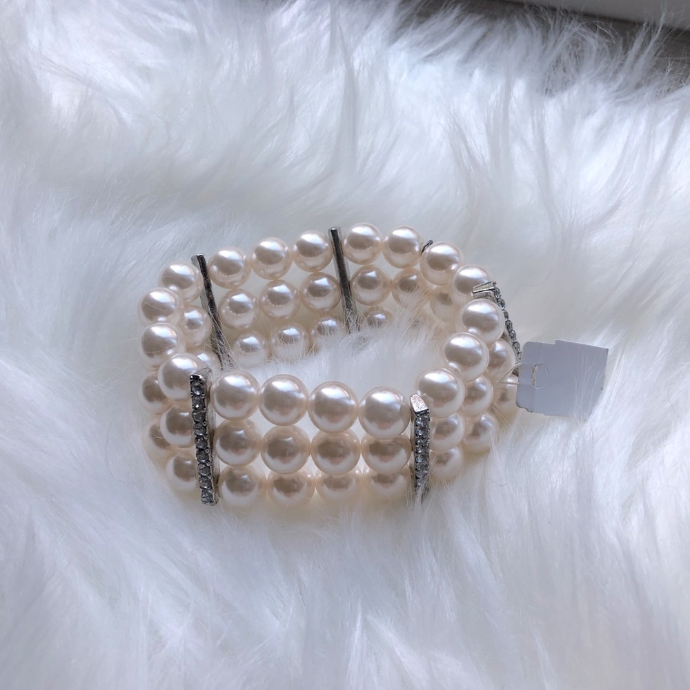 NWT costume simulated pearl and crystal bracelet